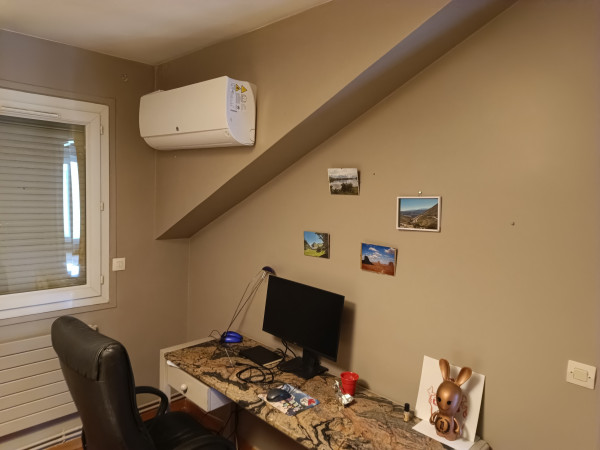 Installation de climatisation dans une chambre à Maisons-Alfort